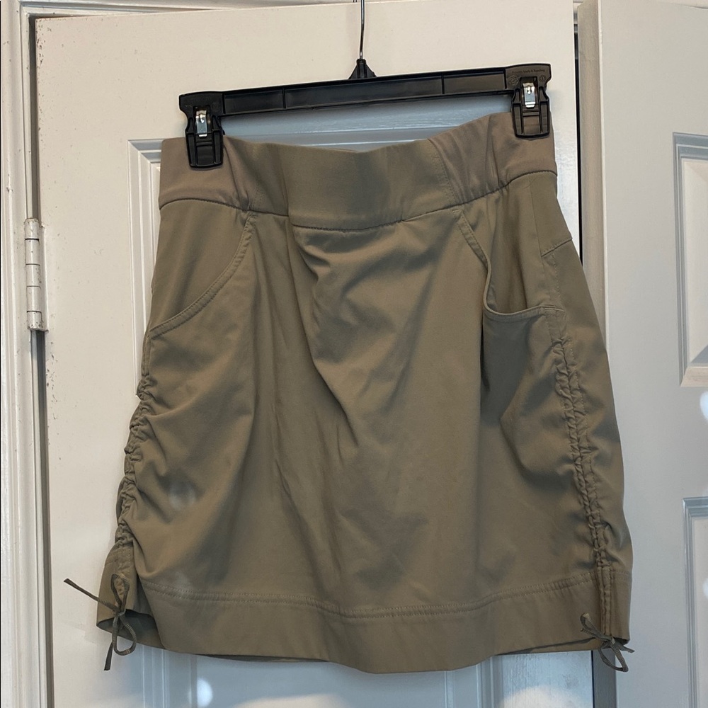 Columbia Khaki Ruched Skort